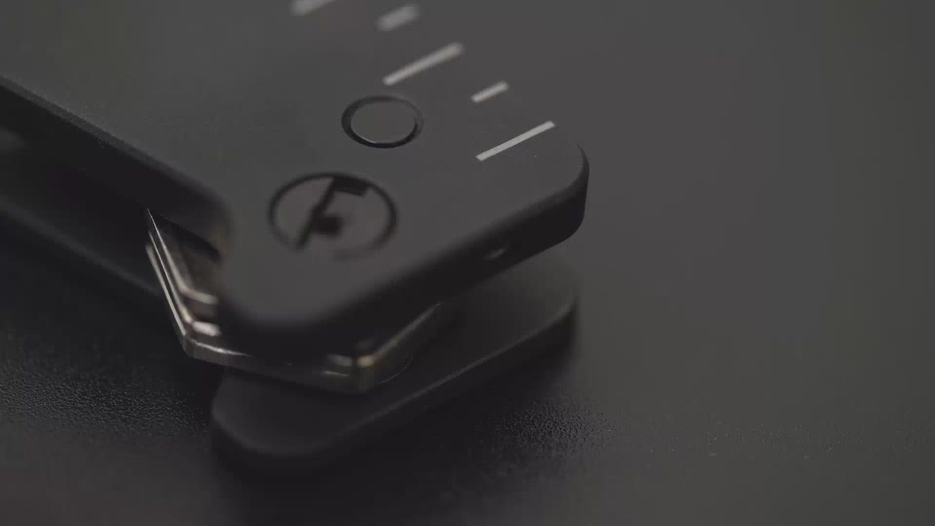 Charger la vidéo: Untitled.mp4__PID:94fd2fa6-7bd1-433a-8237-64053b93a9a2