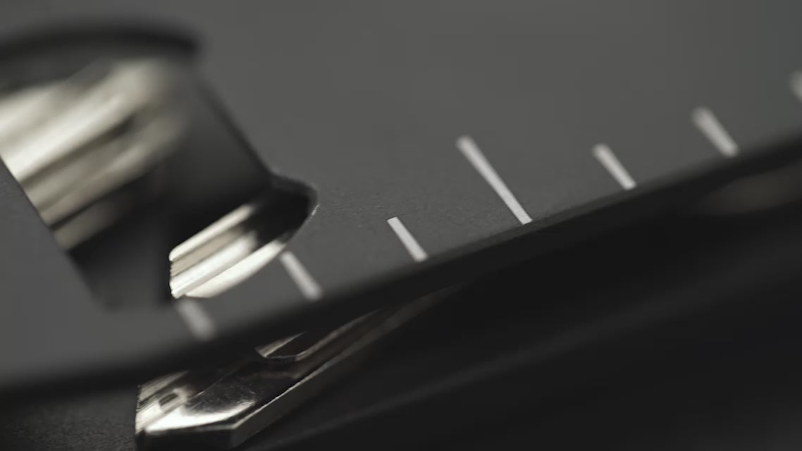 Charger la vidéo: Rhinokey Titanium Ruler.mp4__PID:83cd7c9d-1102-43f6-b4cb-a9fc5e64ccb5